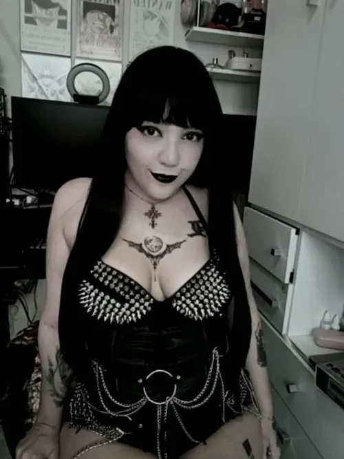 I'm a milf with lot of tatts by YummyCakeee