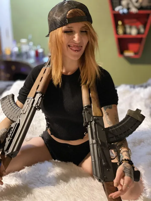 I’m a slut for big guns by comenfindmemarie