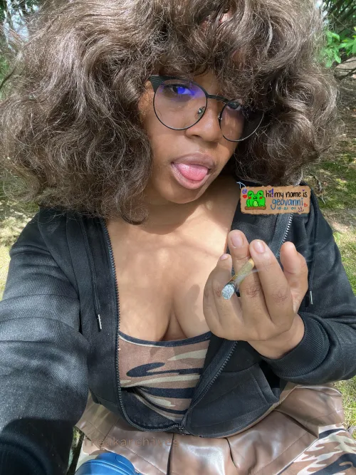 i’m about to re-up today, let’s see what you’ll spend on me! my curves draw you in, but my cunning tongue will keep you under my control, just like a drug ~ by freakarchives