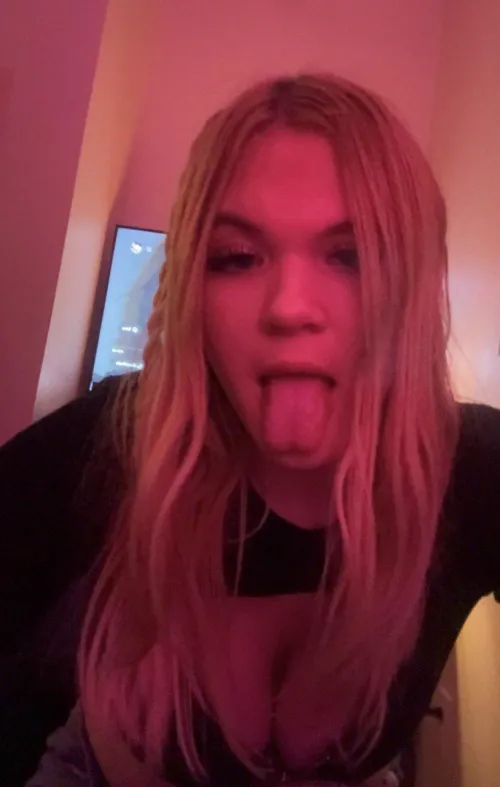 I’m all alone and need someone to fuck tonight! Where are you? by britneybelmont