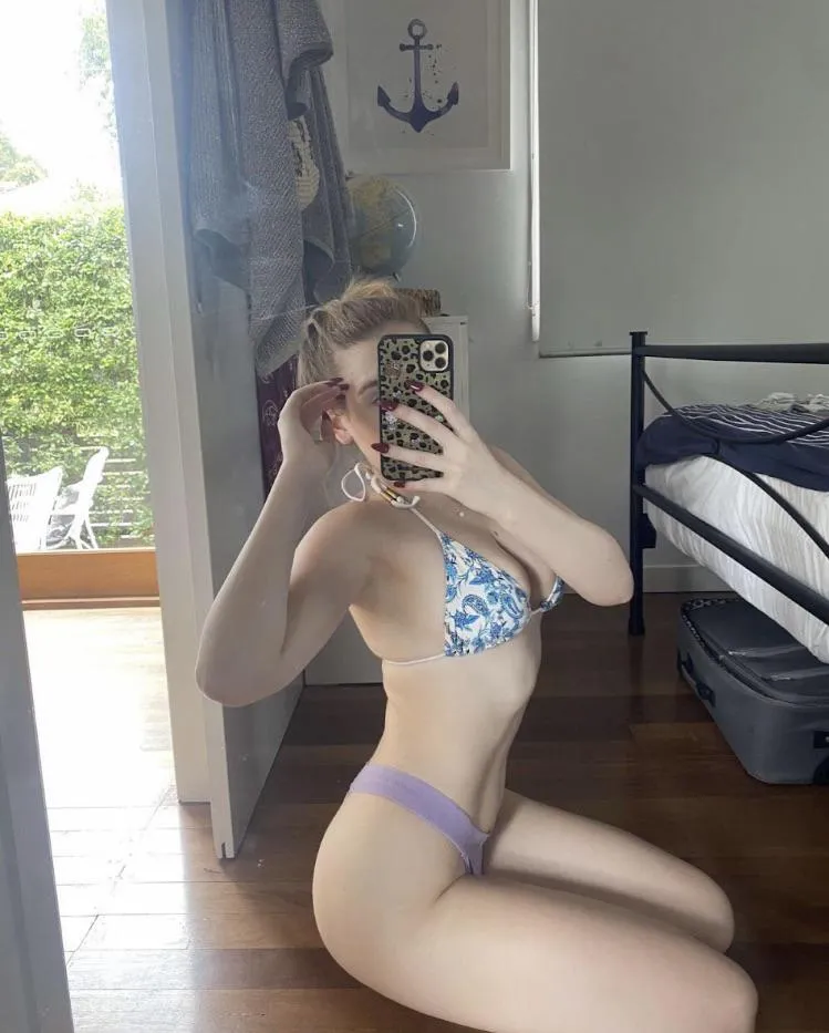 I'm all curves, wanna ride daddy? posted by Difficult_Draft4311