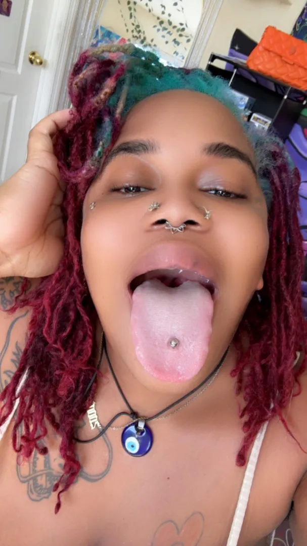 I’m back and ready to eat you up  {f} posted by Goddesssmelodie_