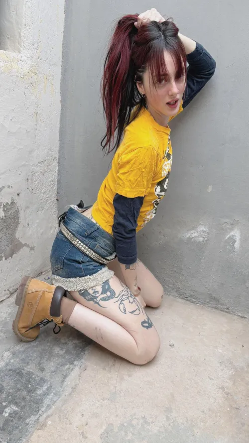 I’m bored someone interesting should fix that replying on lg lunazomez by ILikeCabbages