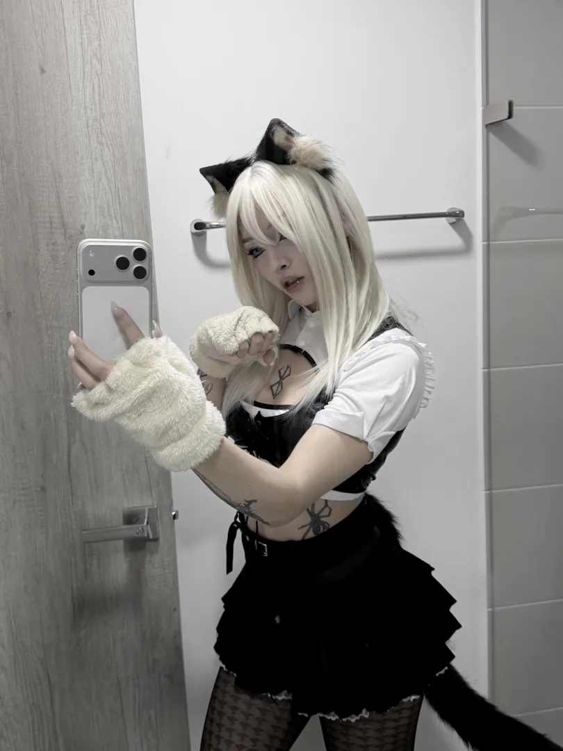 I’m daddy's good little pet – I bark, sit, and suck cock perfectly on command posted by HoneyAfterHours