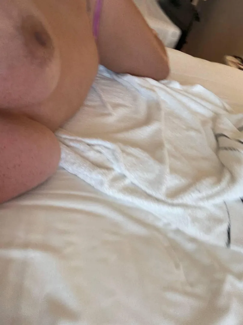 im divorced and bored... anyone here looking for a hookup too? posted by Infamous_Age_4924