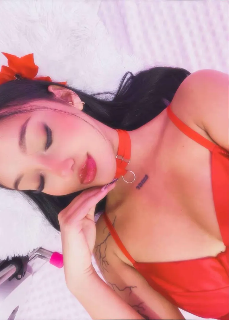 I’m dreaming of someone who knows how to handle me... are you the one entering my thoughts? ☁️[samantakane] posted by SamantaKane