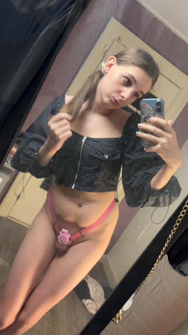 im feeling quite embarrassed but thinking about snapping my keys sounds hot ngl posted by jessiesissyadventure