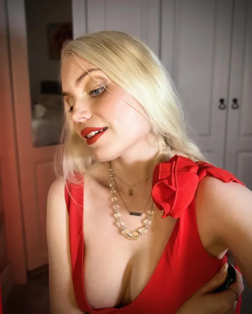 I’m going to be LIVE streaming tonight at 9 PM Irish standard time on my VIP page!  don’t miss it Link below  by ittybityprettykitty