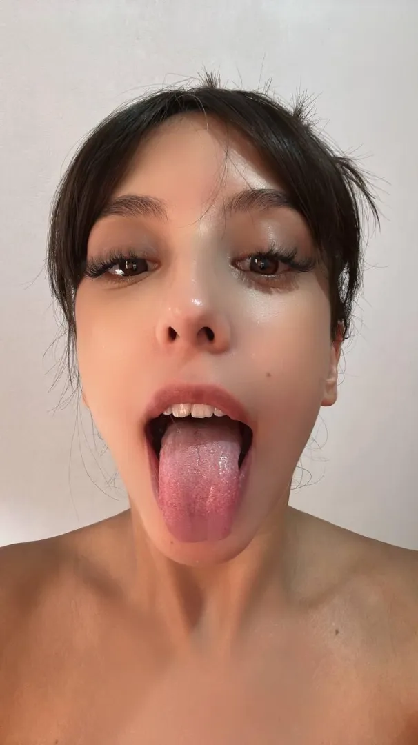 Im gonna show you what this mouth can do posted by LiaTouches