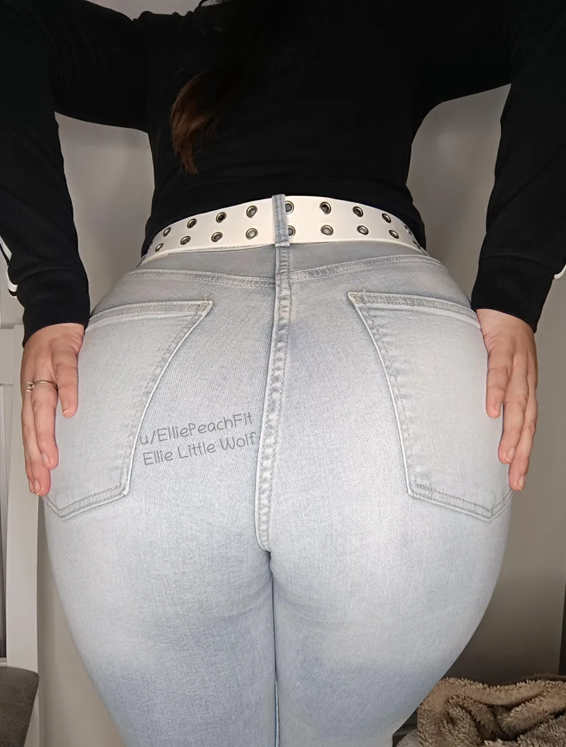 I’m gonna smother you so hard you’ll be begging for air in the hottest way posted by ElliePeachFit