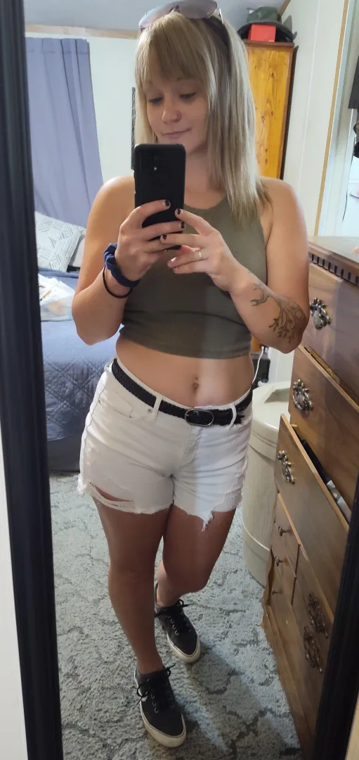 I’m in the mood for a spanking and some licks.. posted by MissTaylorLaurenxo