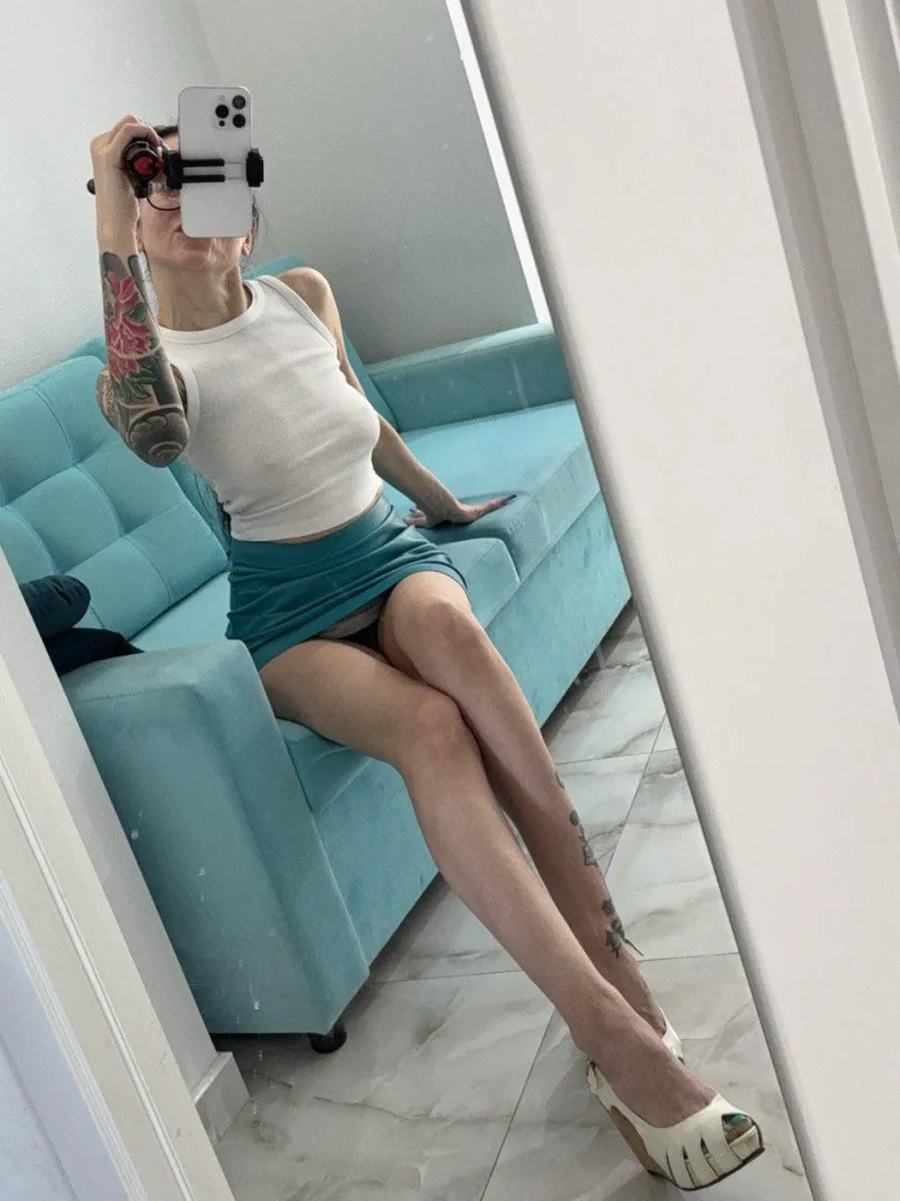 I’m Julia 42, join and let’s play naughty together posted by Juliadomaina