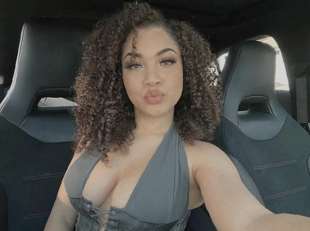 I’m just a little [f]uck toy… posted by WavyAndWonderful