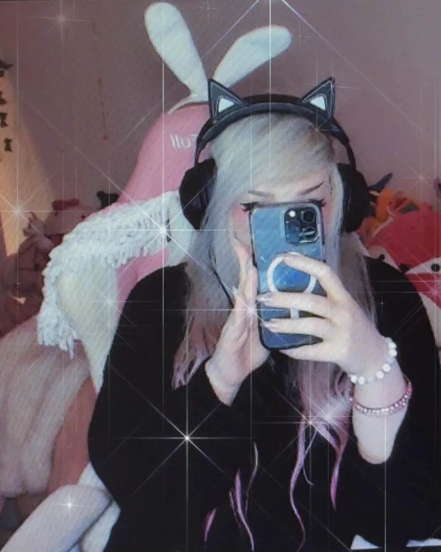 I’m live, horny, and cozy if ya wanna hang out :p posted by MilkyyyBunny