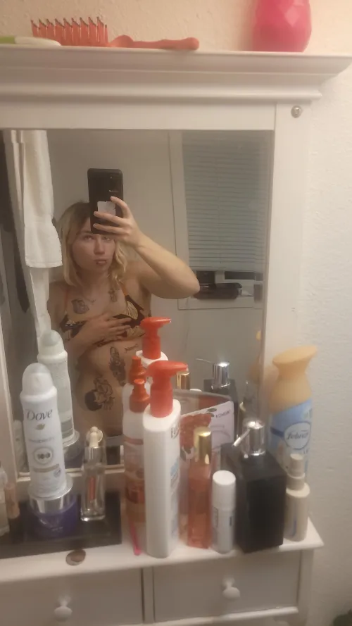 I'm lonley by sinning_angel6