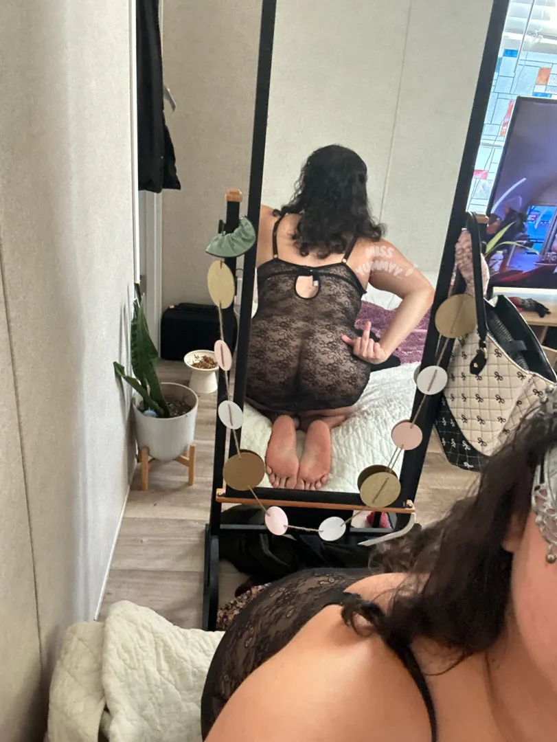 Im not even paying attention to you ✋ posted by Missyummyy