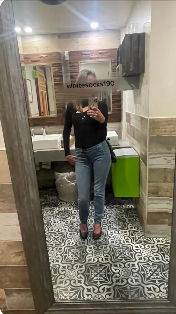 I’m not here to train you, but I do reward good behaviour. posted by Whitesocks190