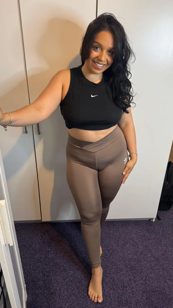 Im not perfect, but 100% authentic. No expert here, just bronzed curves with a caramel glow. posted by Galadriel69_