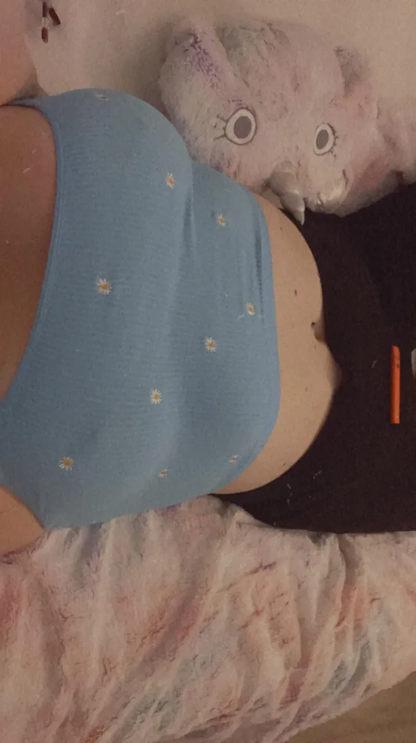 i’m online and chatttty tonight :) link in description posted by ProfessionalSlip1292