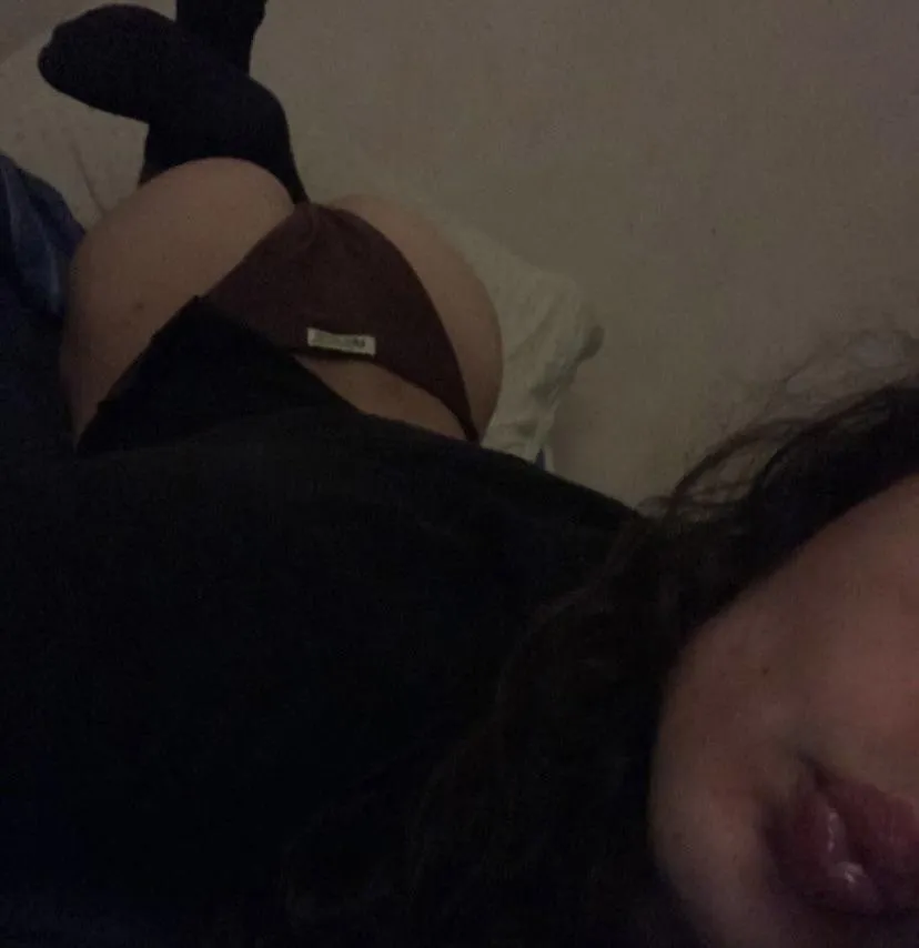 Im pretty enough to make you stop scrolling? posted by Yurfavsluttysissy