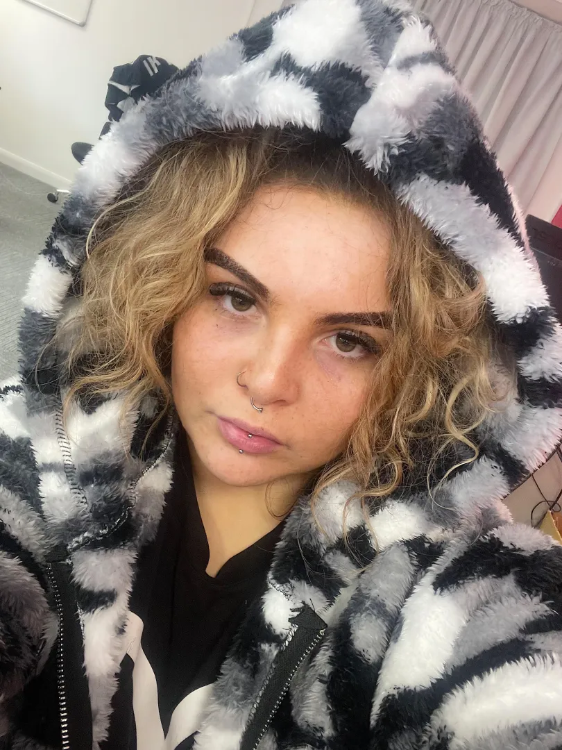 I’m so cozy!!!  posted by worththetroublex