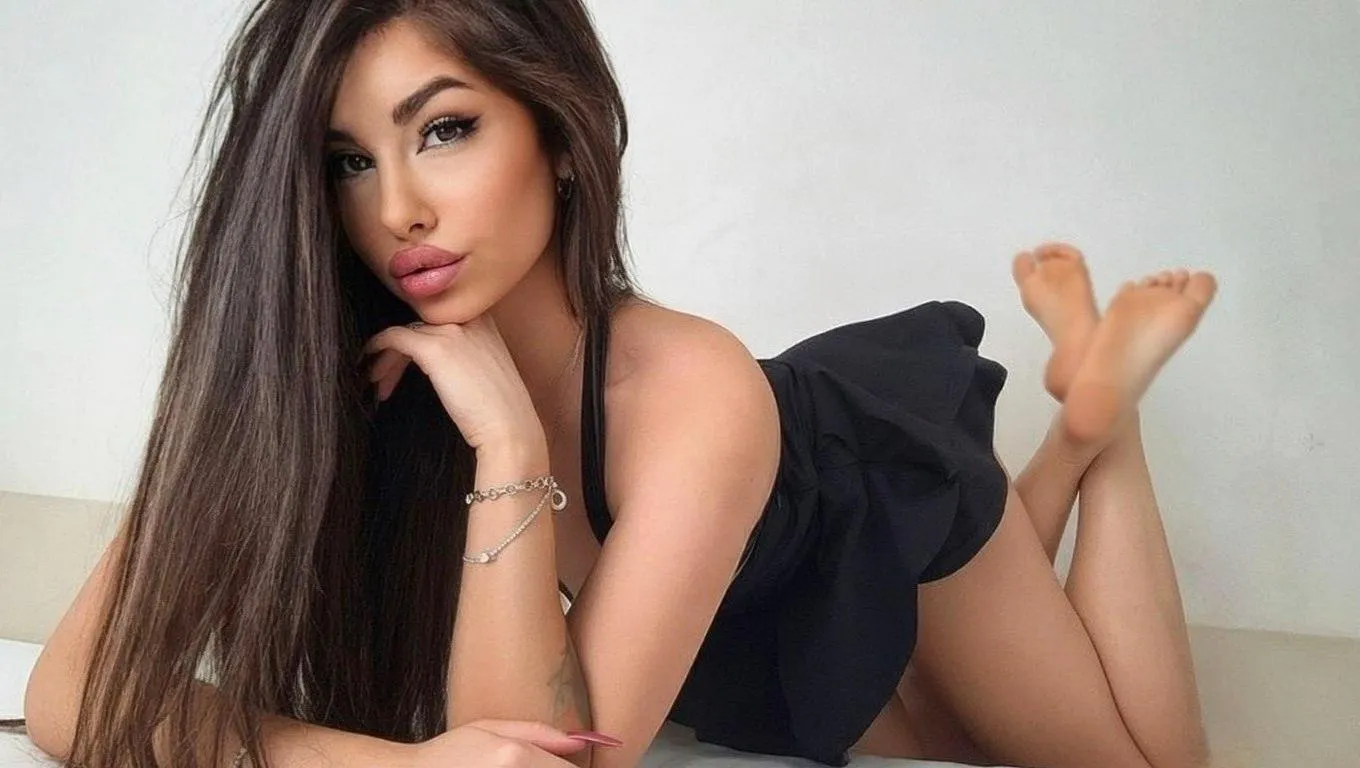 I'm so pretty, of course I get whatever I want from losers like you posted by ArabellaStonne