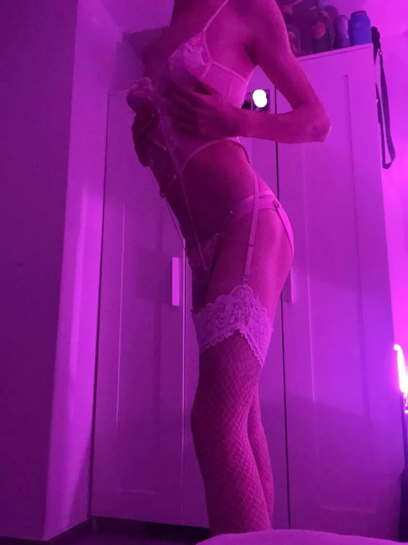 Im soo horny. A real man would know how to handle this posted by SissyBln1019