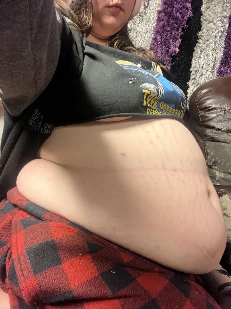 I'm still skinny, aren't I? ‍↕️ posted by overstuffedpuppy