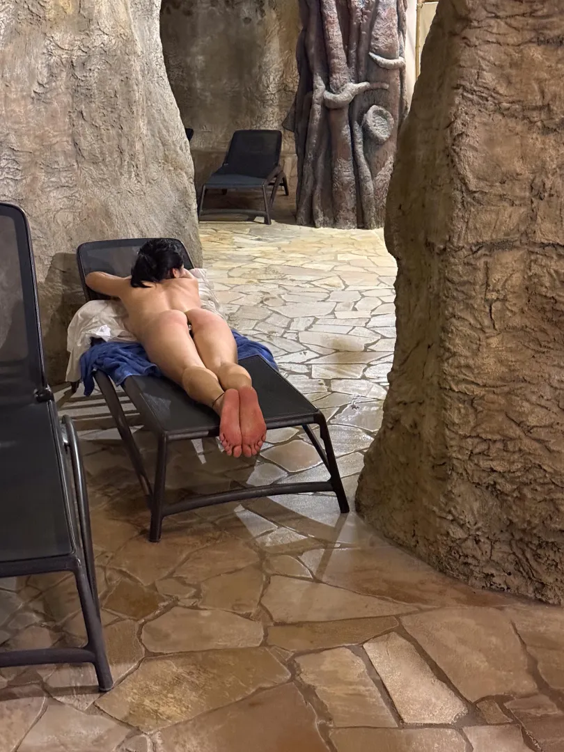 I'm sure nobody in the saunas could have noticed posted by Bees-n-Puppies