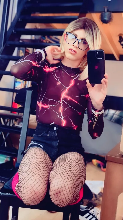 I’m that dumb blonde that lives nextdoor by Little-Dutch