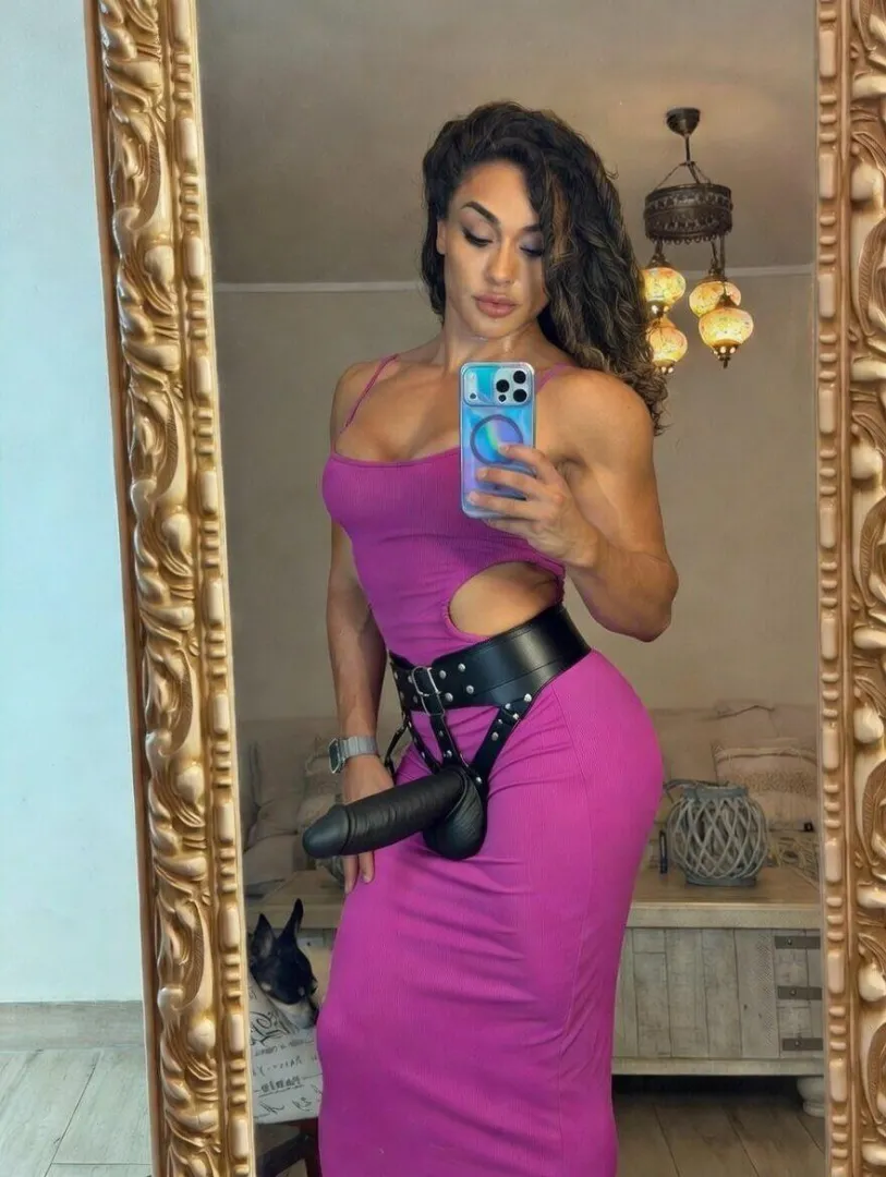 Im the boss in the room, do you like taking orders? posted by Feyrianna_