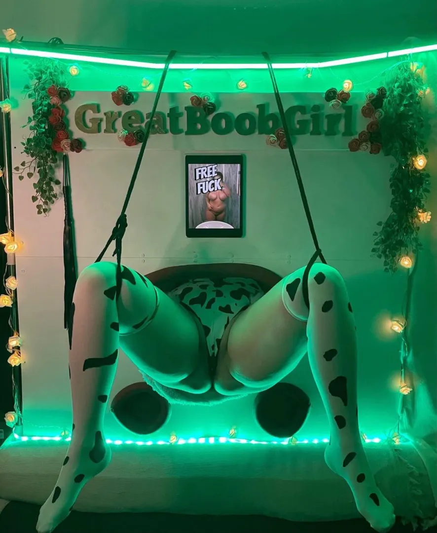 I’m the free glory hole hucow – fuck me for free whenever you want posted by GreatBoobGirl