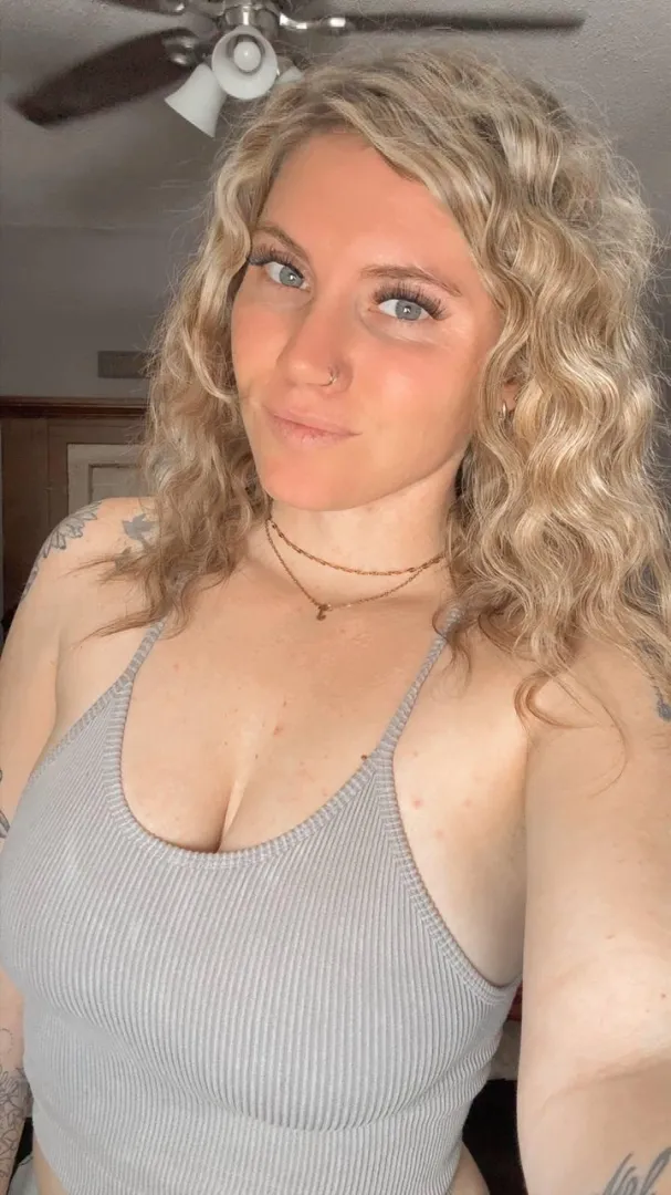 I'm the girl you never knew you wanted, do you want to fuck me? posted by SweetEchloXO