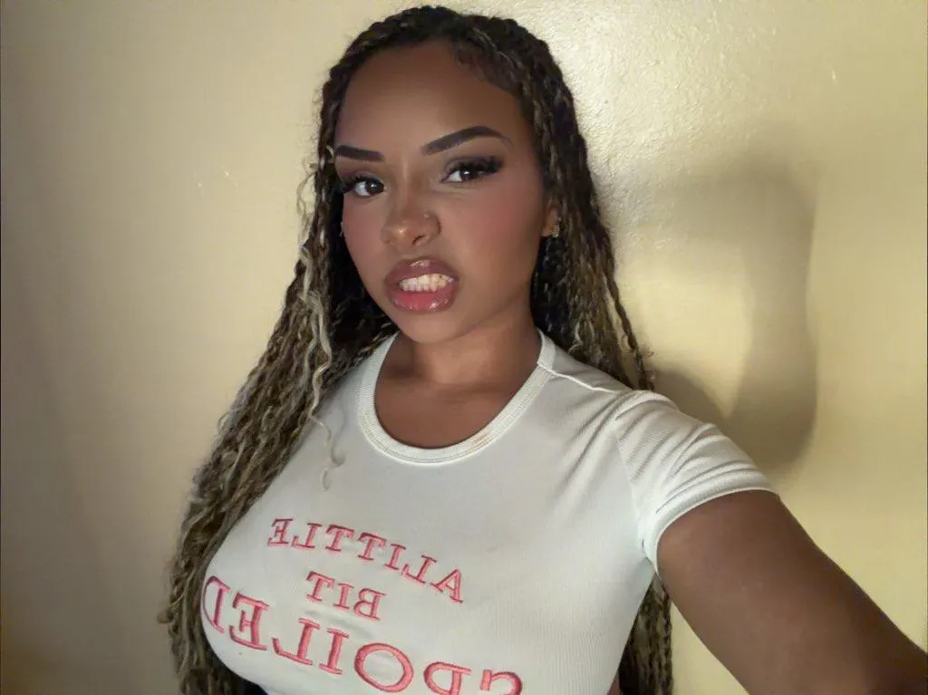 I’m the reason you’re distracted all day ;) posted by urgodaaliyah