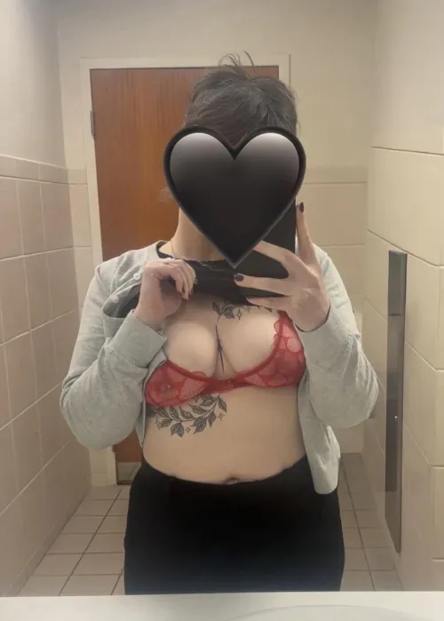 I’m the shy, slutty coworker by LittleMs_Vixen