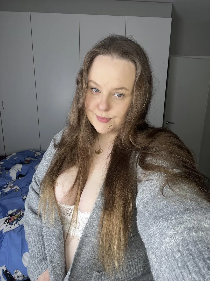 I’m the type off girl that loves to cuddle as much as possible!! posted by Susbeee