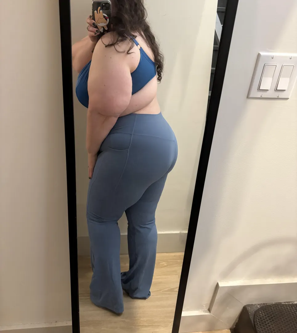 i'm thinking i should wear blue more often posted by bbwjewishprincess