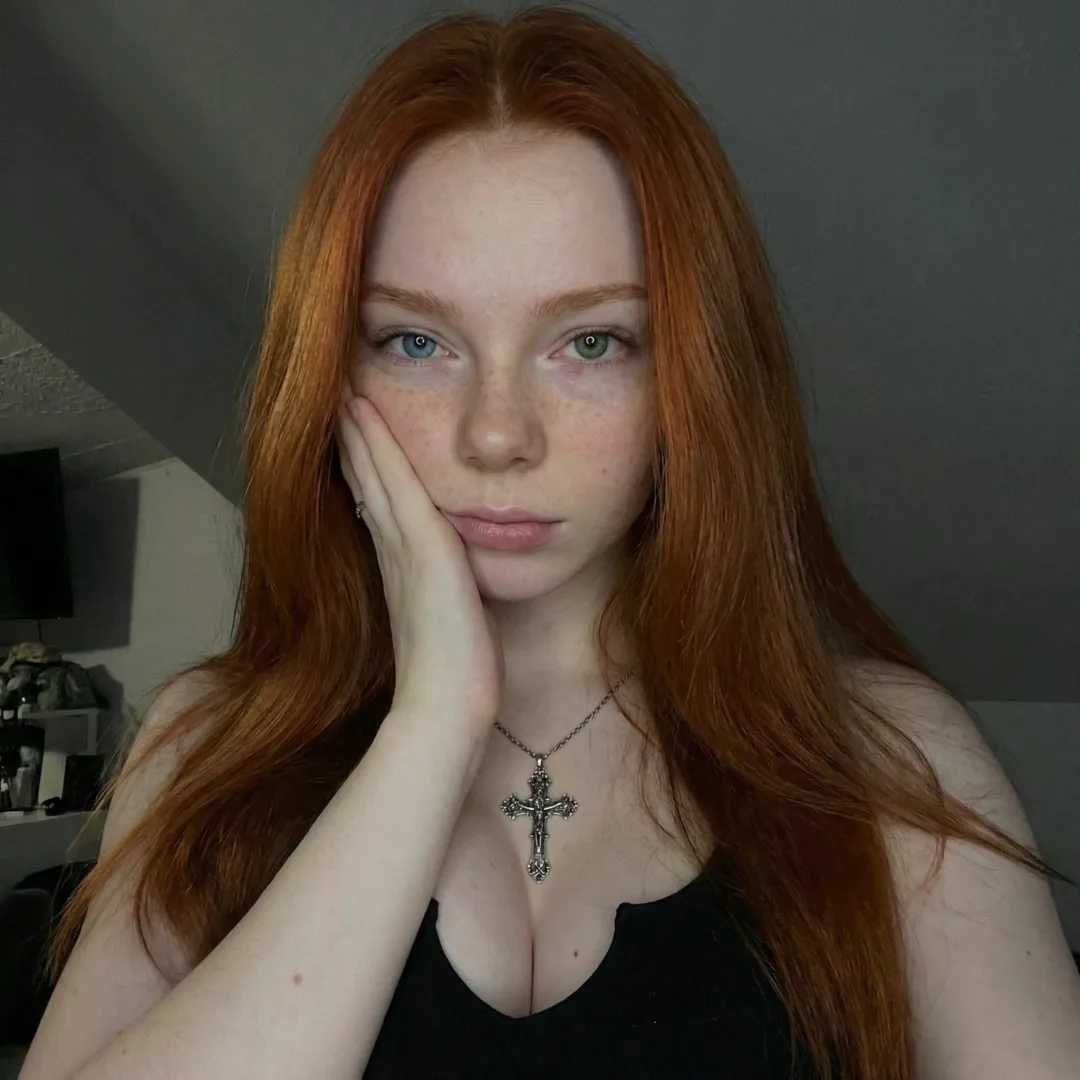 I'm trying a gothic style, does it suit me or should I wear makeup? posted by Tiffany_20_