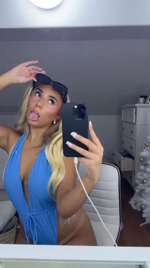 I'm trying to be a little more seductive for u, is it working? posted by sweetlikekandii