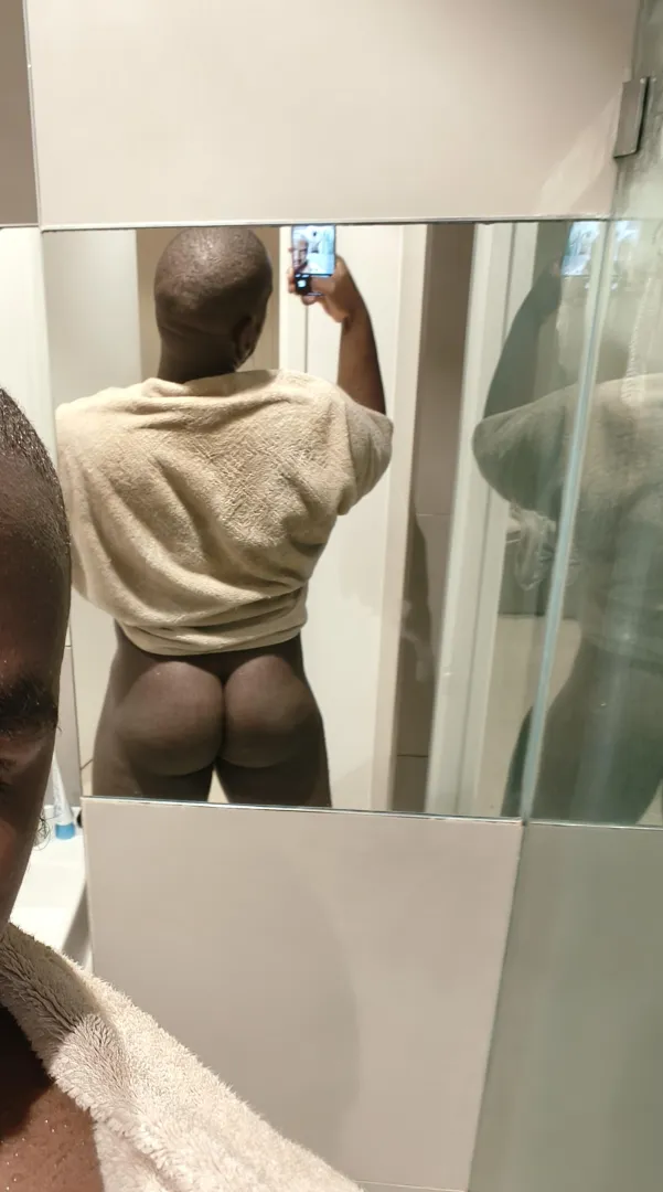 I'm Vers. I like showing off my butt. posted by glardikulum