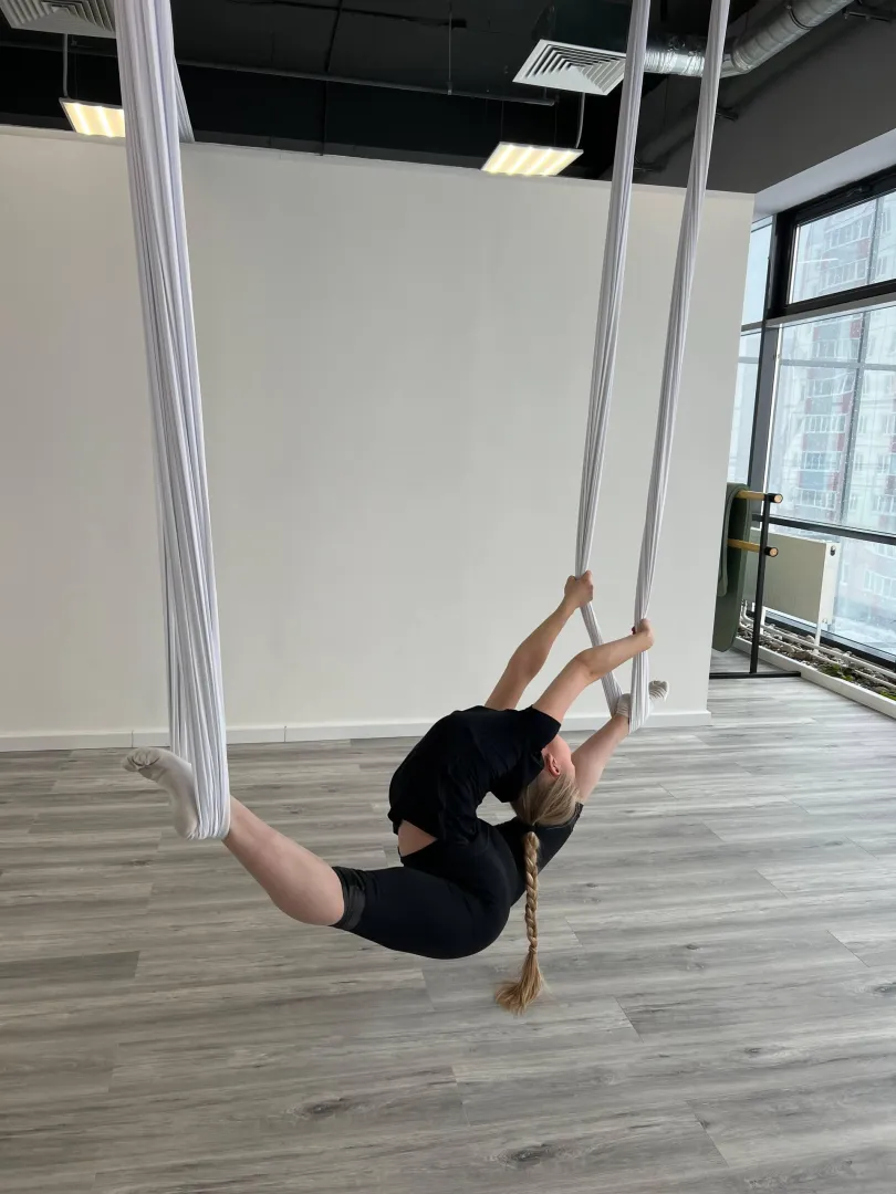 I'm very flexible hehe (oc) posted by Miabllueye