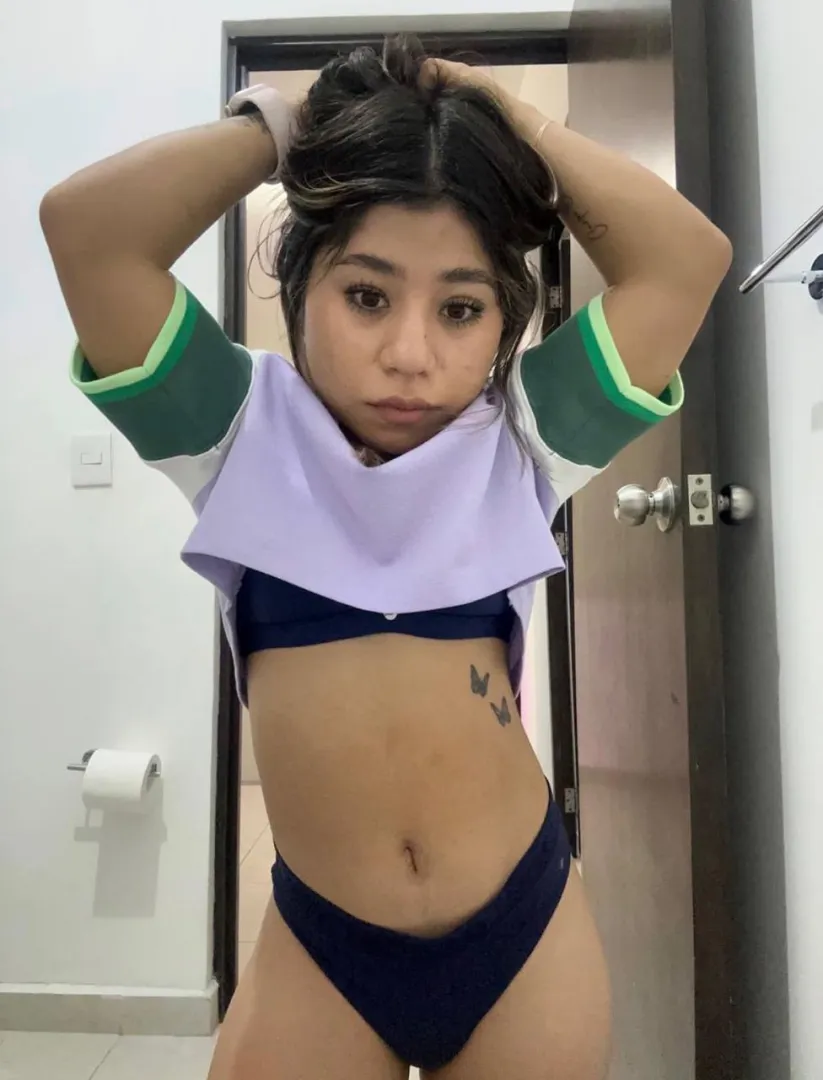 I'm Yun and I have dwarfism, but I love being looked at. posted by EmpressRoguel