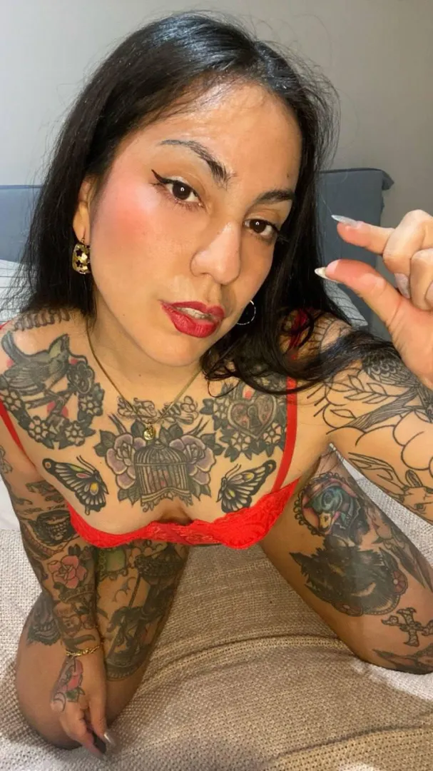 Imagine a group of goddess looking at your photo and wheezing. Comment “ME” if you deserve to be publicly shame  posted by Lulilov333