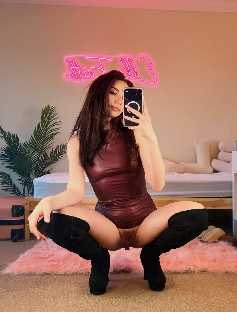 Imagine me squatting on your face posted by faithinmystery