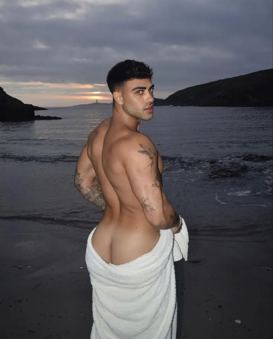 Imagine what I did on that beach posted by ivan-castillo