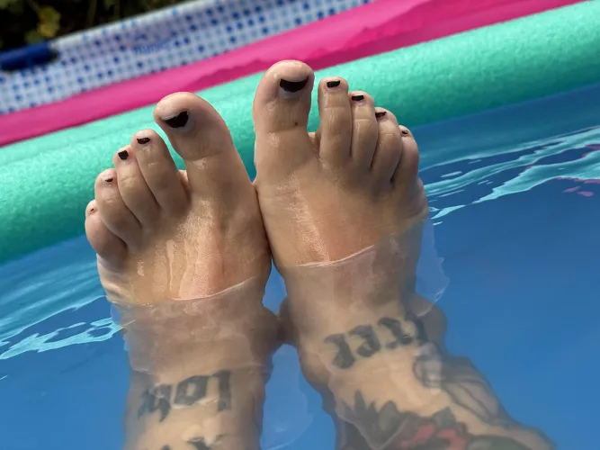 In a Pool  by xdemonhotx