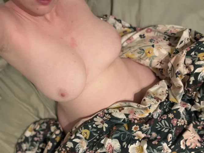 In bed but I'm so not ready to sleep yet by Jasmine_Ashh