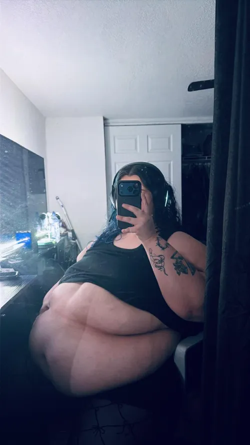 In my gluttonous gamer girl era  by Big-Arm4810