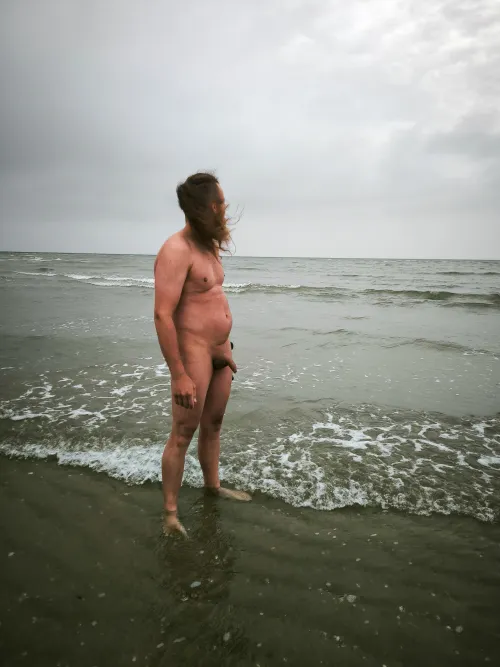 In your opinion, what makes a good naturist beach? by bennmp01