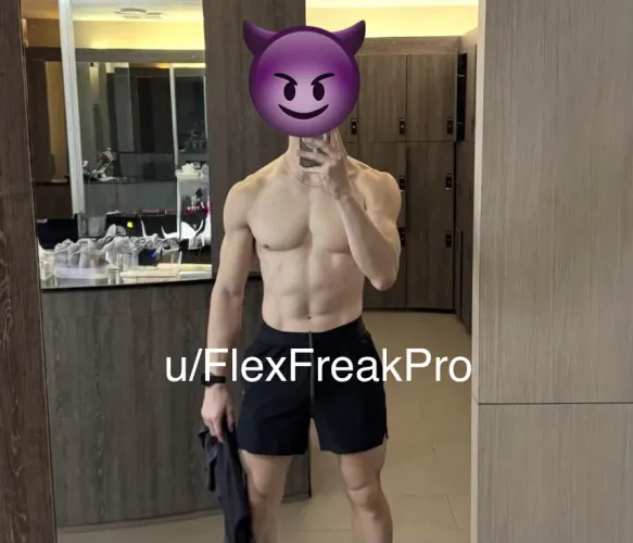 Into M2M and MFM. 29, 5’8 tall. Into M2M. Goodlooking, educated, fit and discreet guy here. by FlexFreakPro